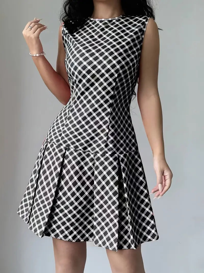 Carmen - Stylish Sleeveless Dress with Pleats and Checked Pattern