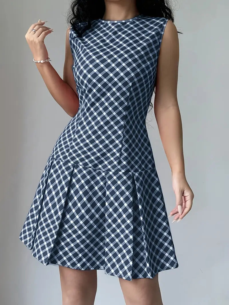 Carmen - Stylish Sleeveless Dress with Pleats and Checked Pattern