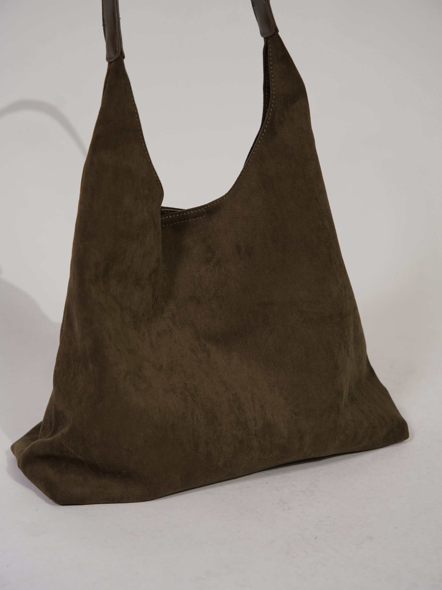 Livi - Stylish Daily Leather Tote for Effortless Elegance and Utility