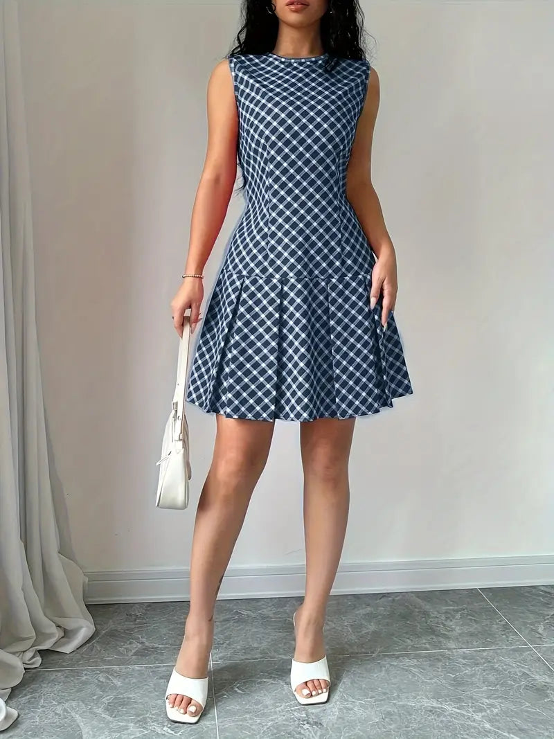 Carmen - Stylish Sleeveless Dress with Pleats and Checked Pattern