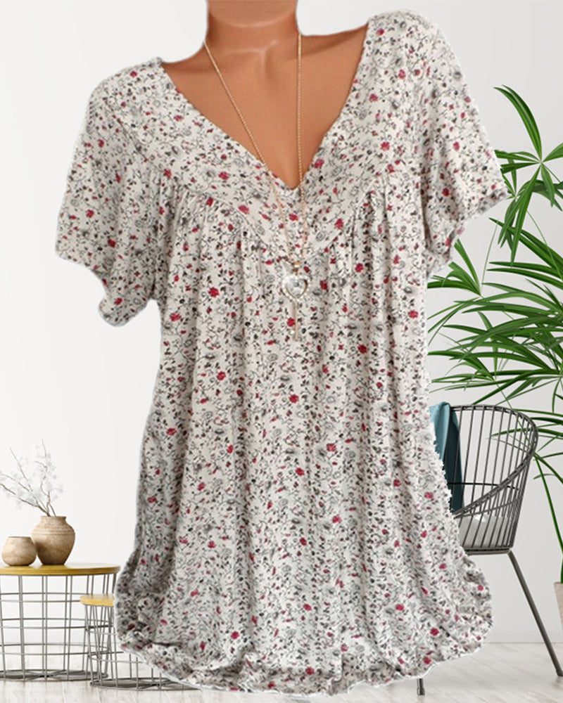 Ivette - Luxurious Women's Blouse with V-neck and Short Sleeves