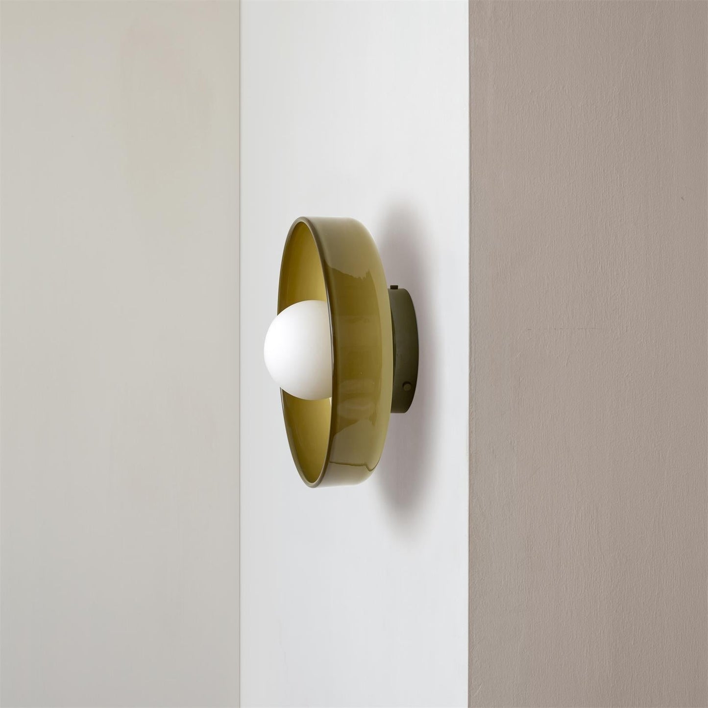 Alvarra - Modern Round Ceiling Lamp With Orange Ring And Ball