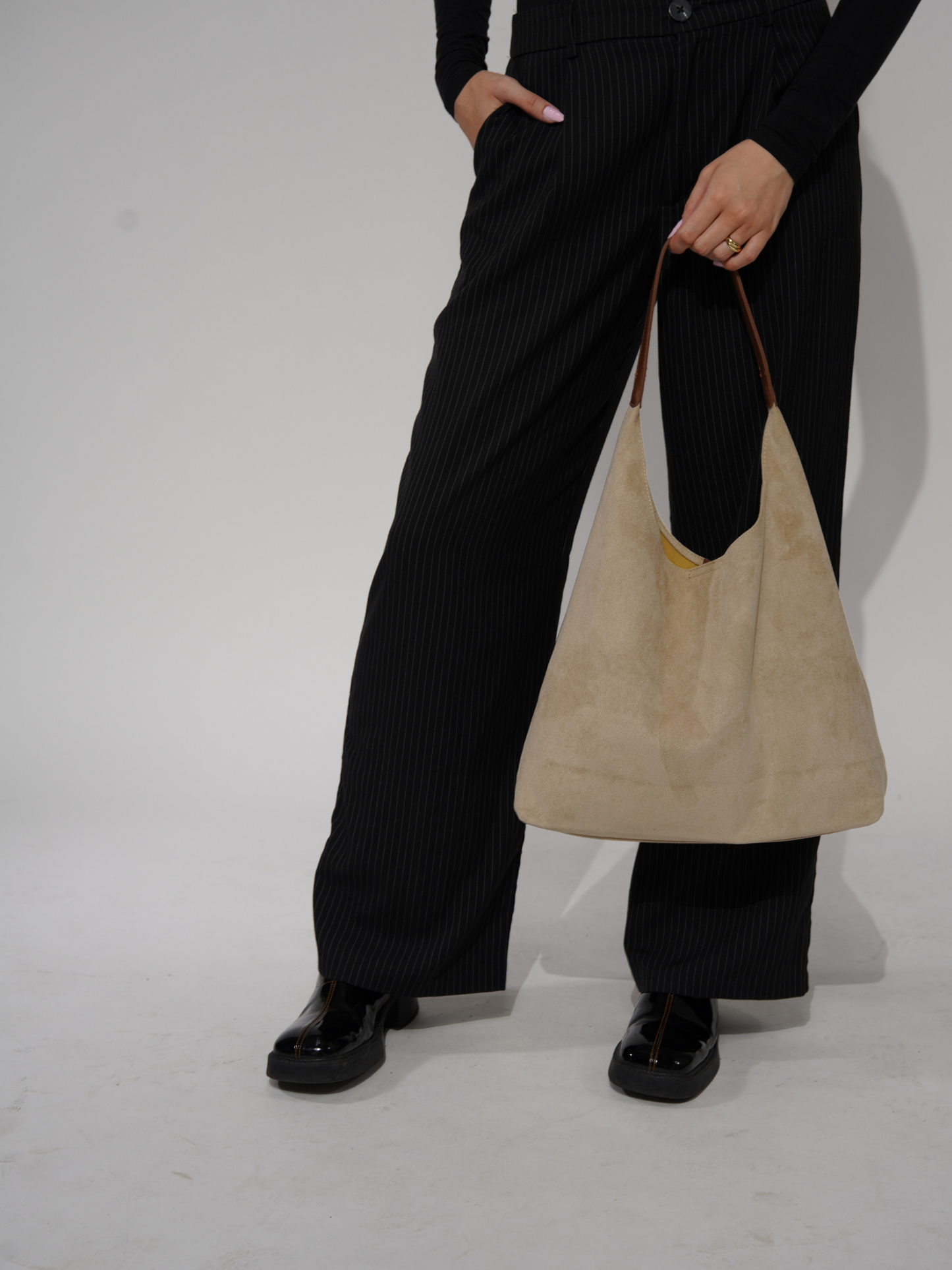 Livi - Stylish Daily Leather Tote for Effortless Elegance and Utility