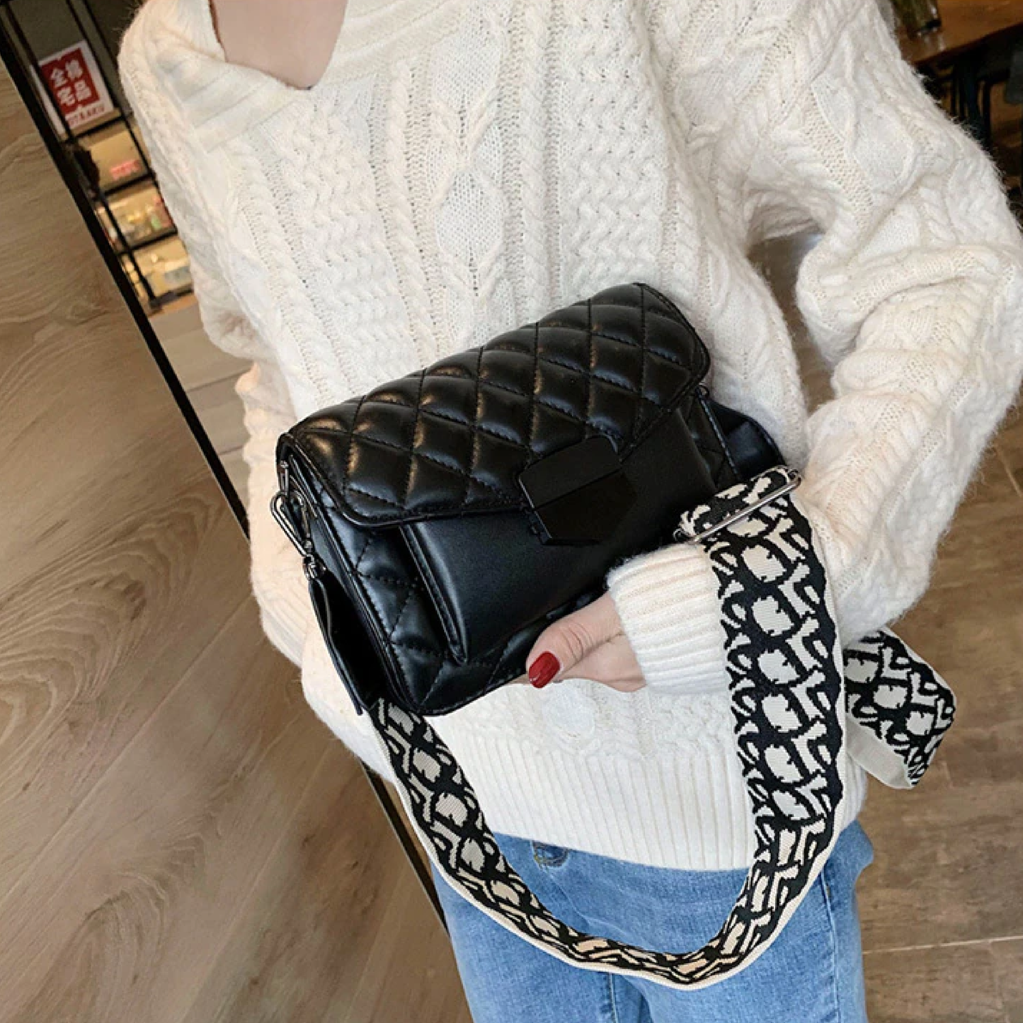 Renee - Luxurious Ladies Handbag with Stylish Design and Spacious Compartments