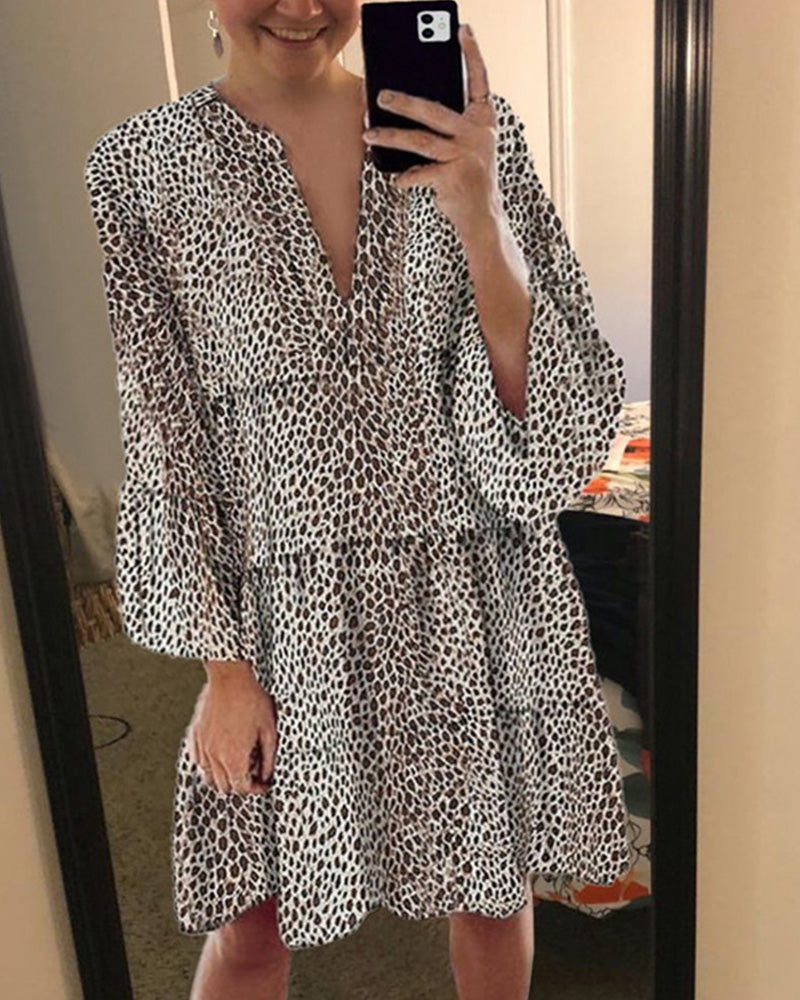 Safira - Elegant Women's Leopard Dress with V-neck and Puff Sleeves