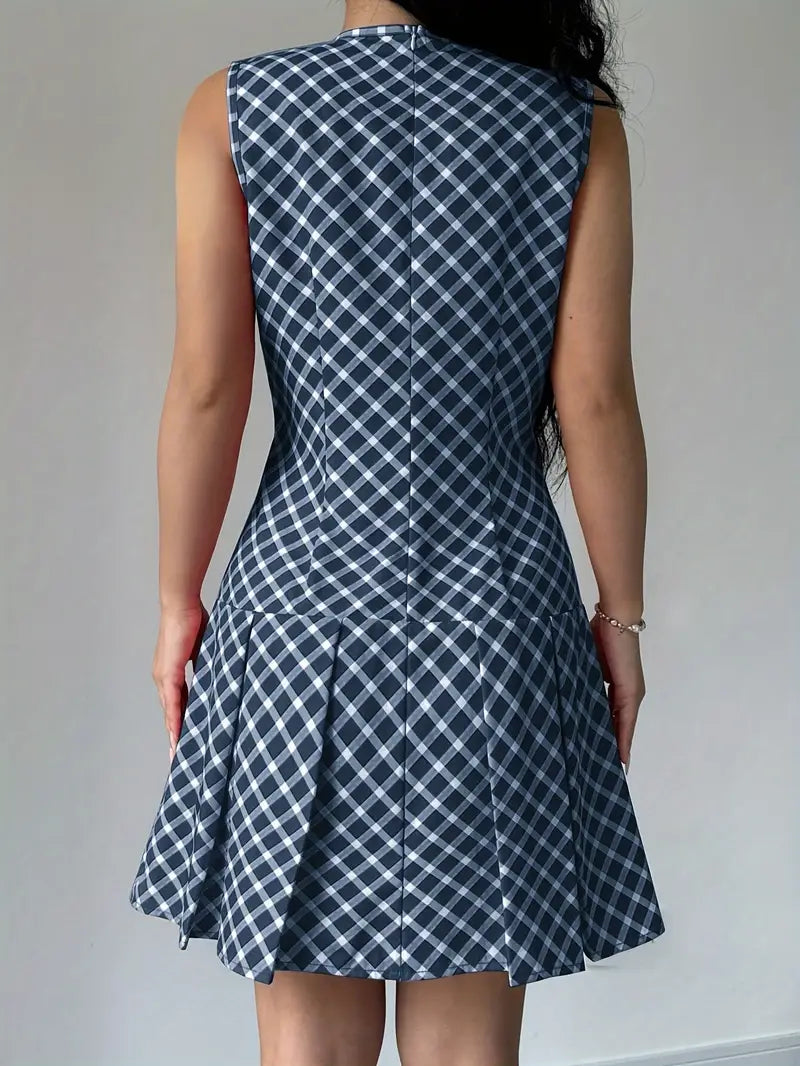 Carmen - Stylish Sleeveless Dress with Pleats and Checked Pattern