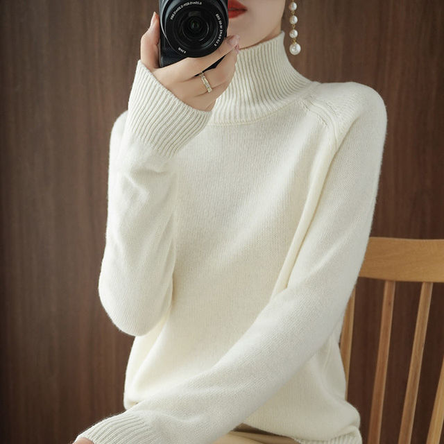 Justine - Elegant Women's Turtleneck Sweater for All Occasions