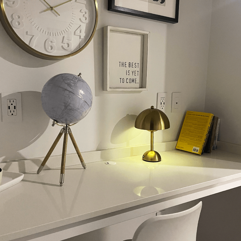 BrightGlo - LED table lamp with touch dimming and color change