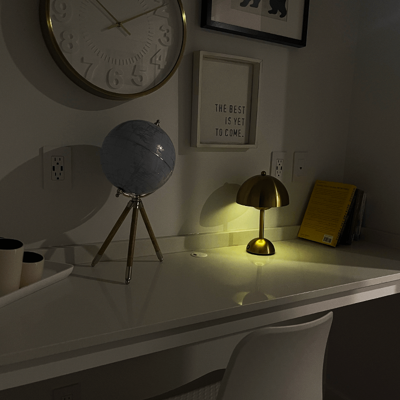BrightGlo - LED table lamp with touch dimming and color change