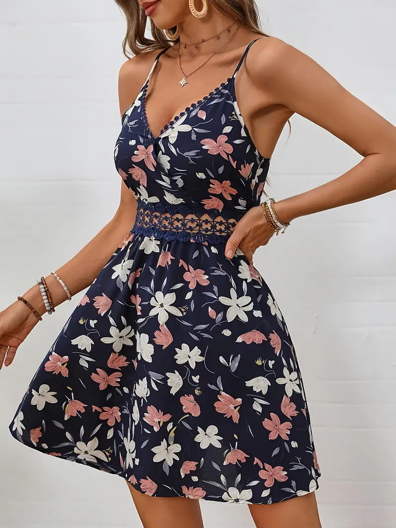 Regina - Chic Women's Dress with Spaghetti Straps and Lace Detail