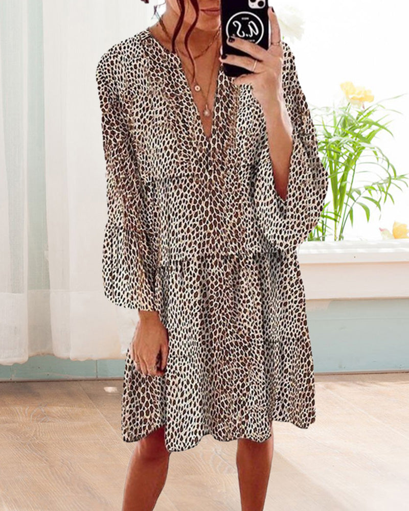 Safira - Elegant Women's Leopard Dress with V-neck and Puff Sleeves