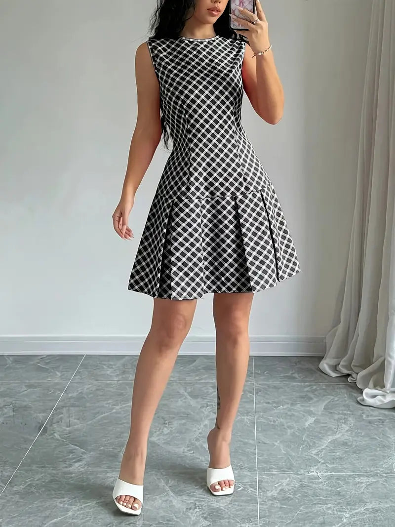 Carmen - Stylish Sleeveless Dress with Pleats and Checked Pattern