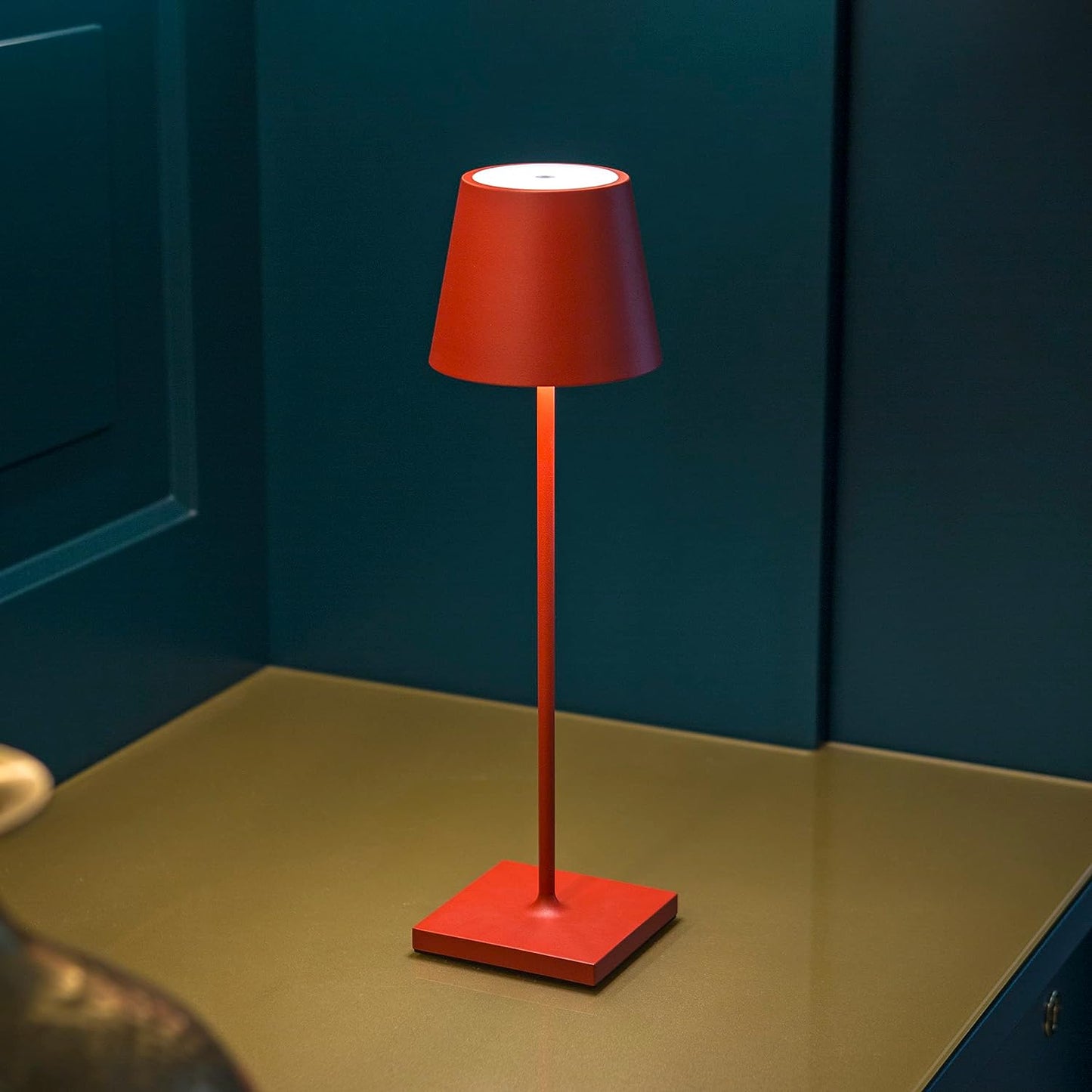 LumoHaven - Stylish Dimmable Table Lamp with USB-C Charging Port