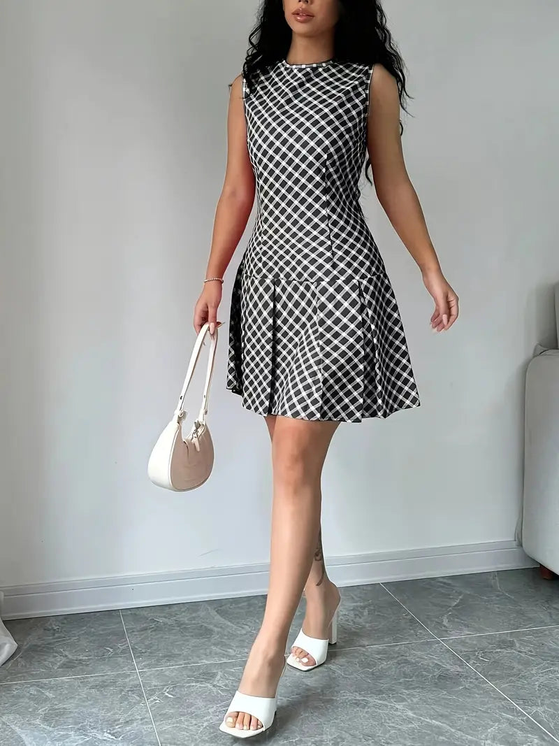 Carmen - Stylish Sleeveless Dress with Pleats and Checked Pattern