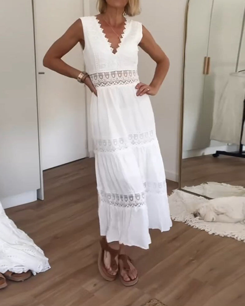 Marlee - Elegant Sleeveless Lace Dress with V-neck Design