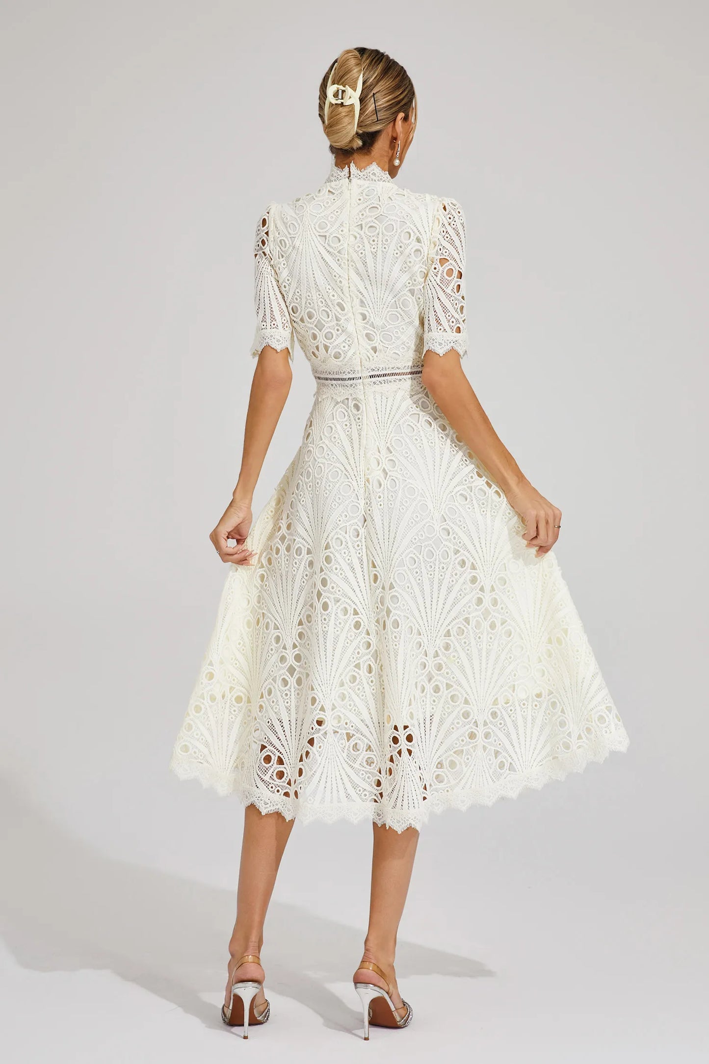 Lesley - Elegant Lace Midi Dress for Women with Flattering Silhouette