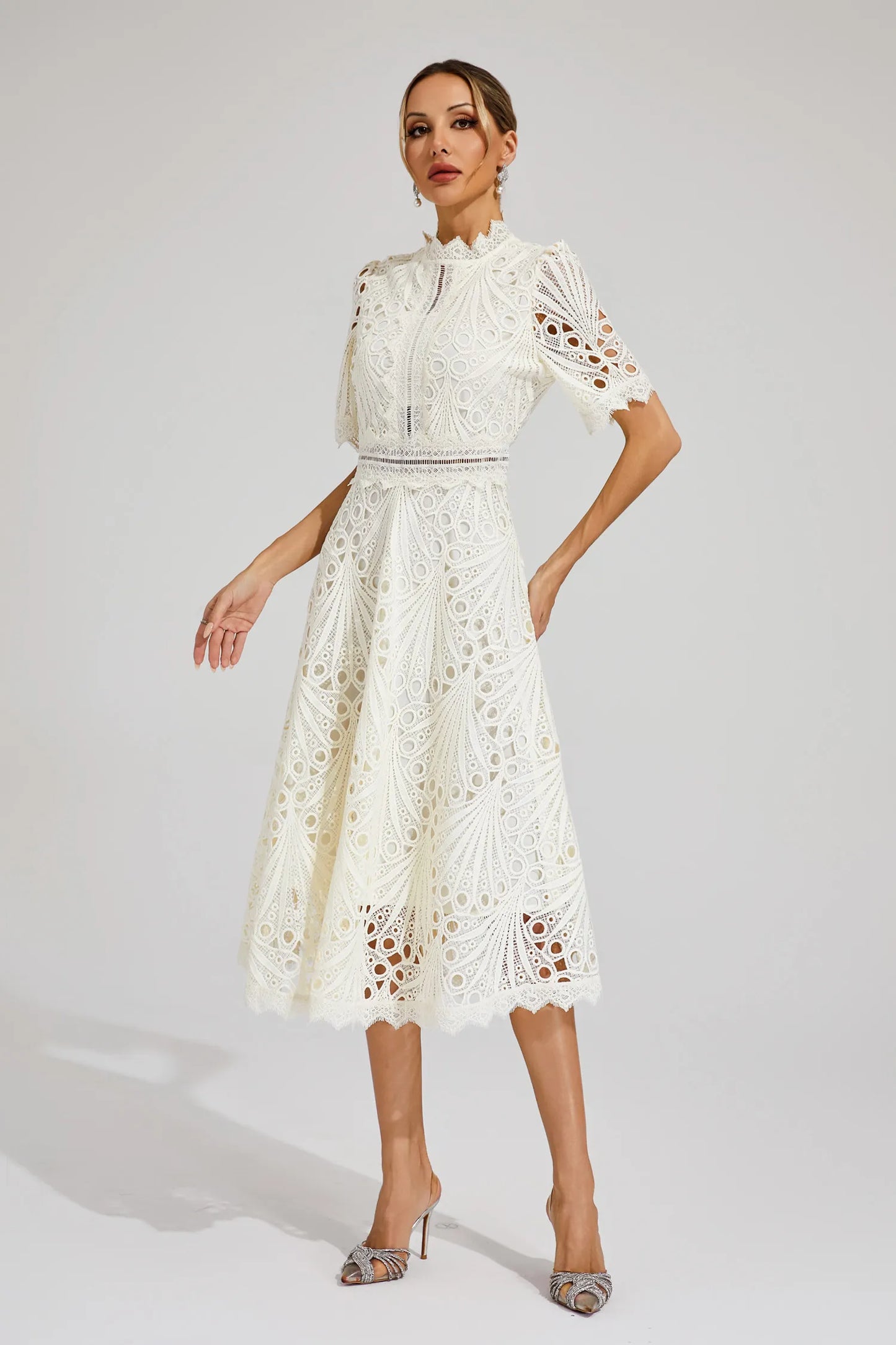 Lesley - Elegant Lace Midi Dress for Women with Flattering Silhouette