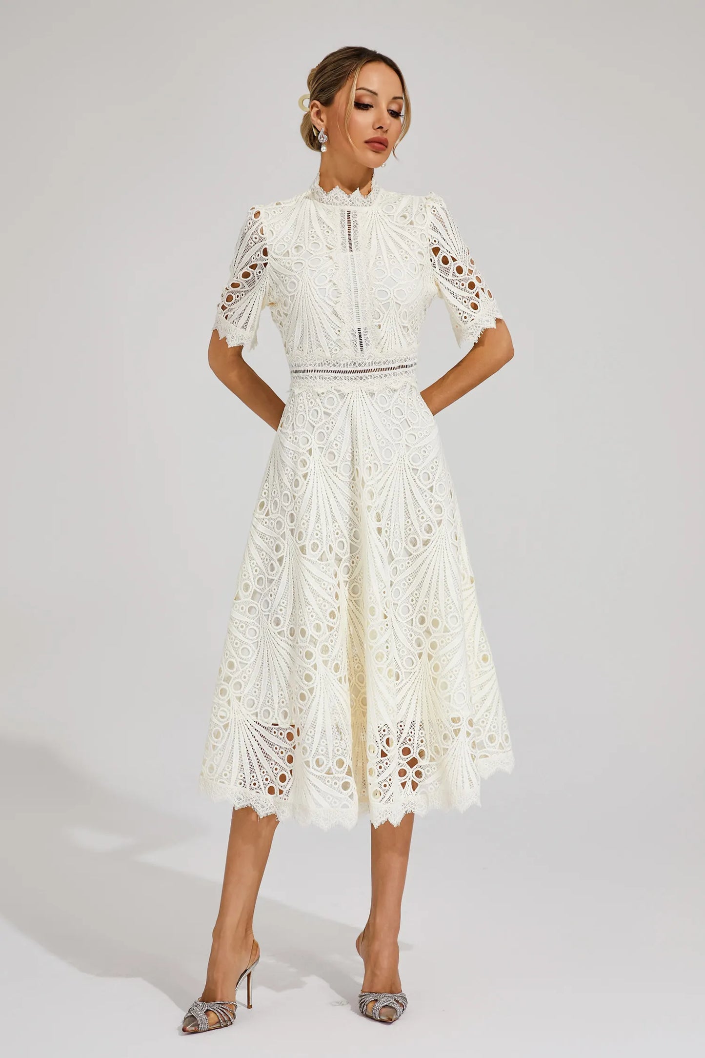Lesley - Elegant Lace Midi Dress for Women with Flattering Silhouette
