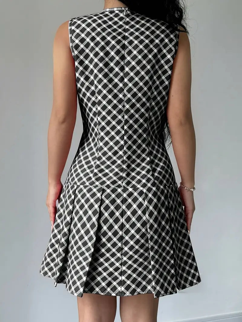 Carmen - Stylish Sleeveless Dress with Pleats and Checked Pattern