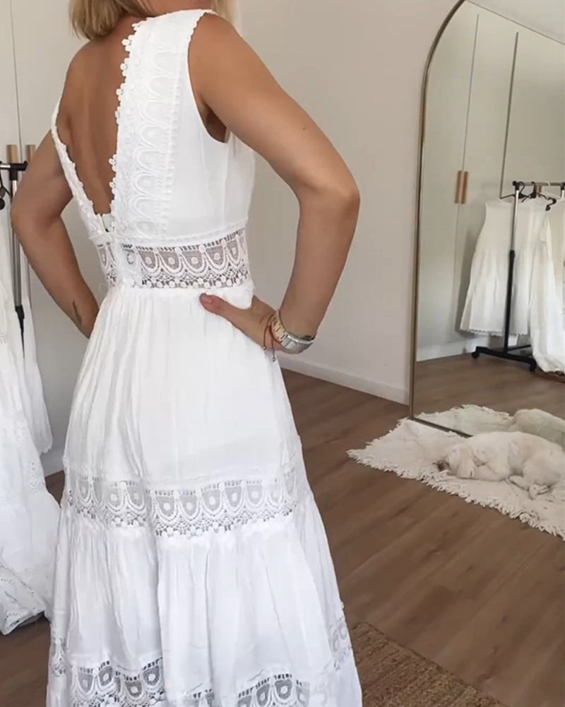 Marlee - Elegant Sleeveless Lace Dress with V-neck Design