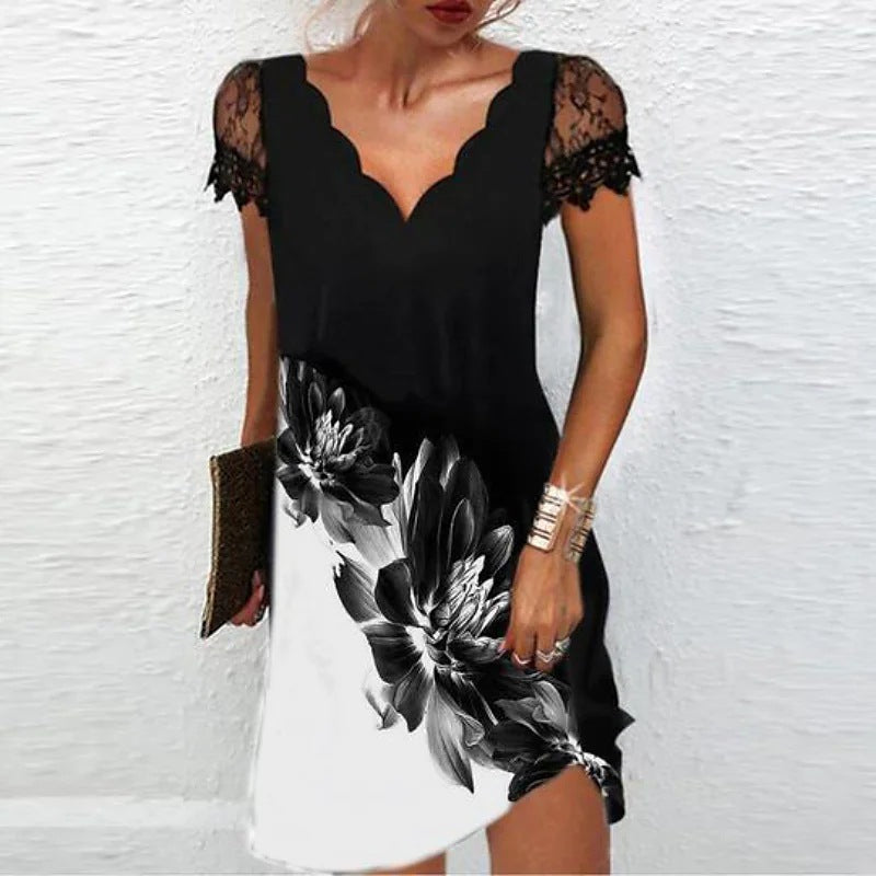 Zendaya - Elegant V-Neck Midi Dress with Wave Pattern and Lace Sleeves