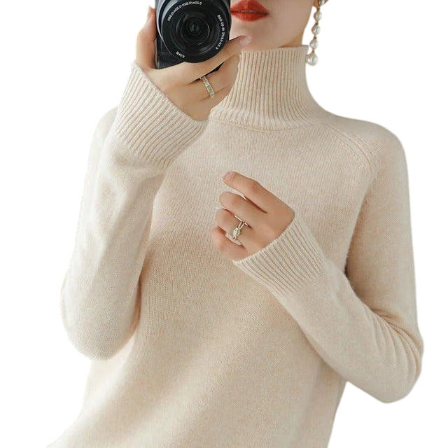 Junia - Classic Women's Turtleneck Sweater for Winter Elegance