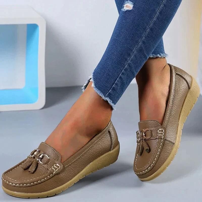 Joanna - Classic Leather Loafers with Chic Tassel Detail