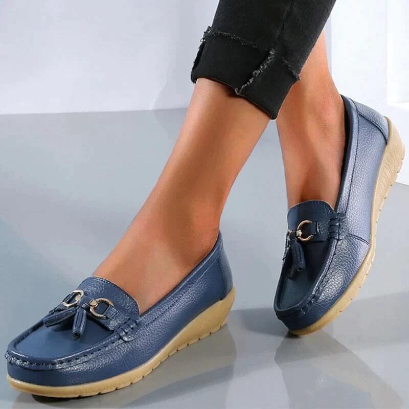 Joanna - Classic Leather Loafers with Chic Tassel Detail