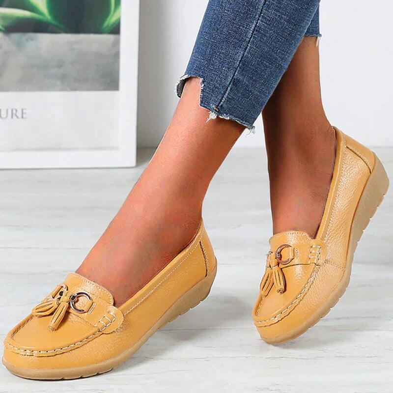 Joanna - Classic Leather Loafers with Chic Tassel Detail