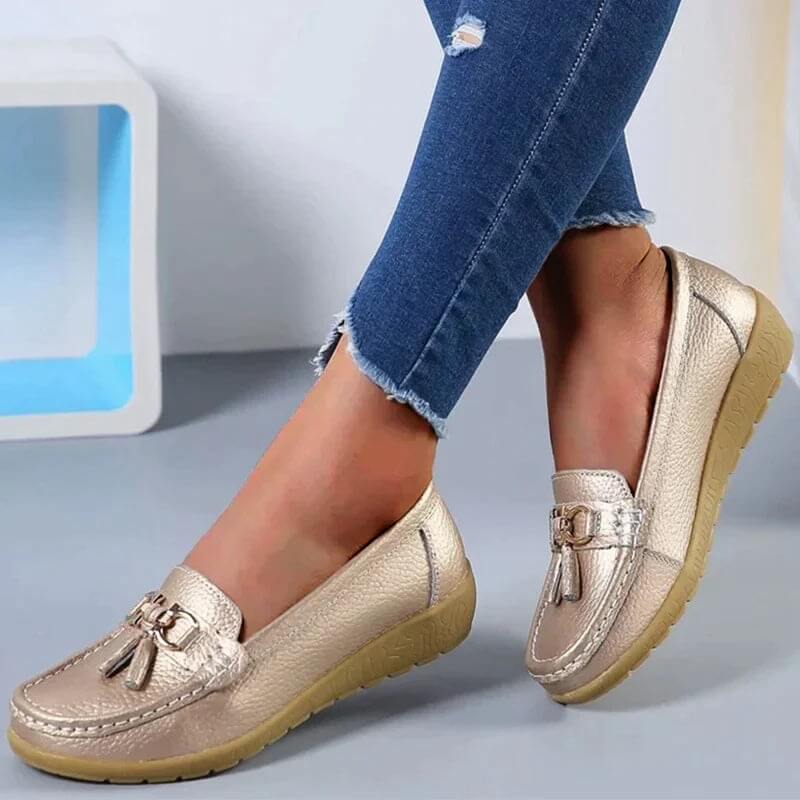 Joanna - Classic Leather Loafers with Chic Tassel Detail