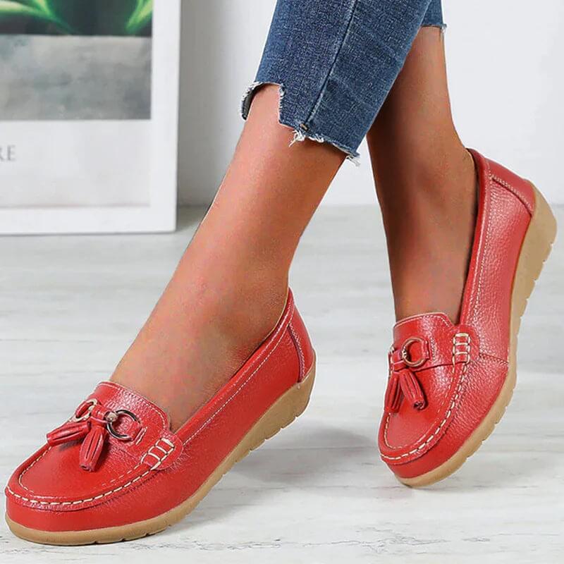 Joanna - Classic Leather Loafers with Chic Tassel Detail
