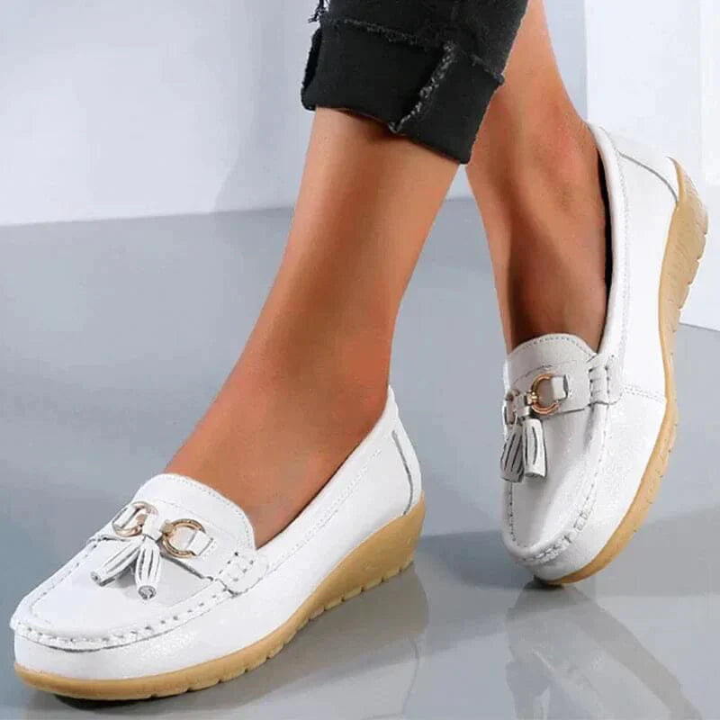 Joanna - Classic Leather Loafers with Chic Tassel Detail