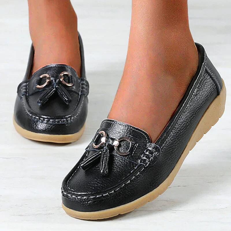 Joanna - Classic Leather Loafers with Chic Tassel Detail
