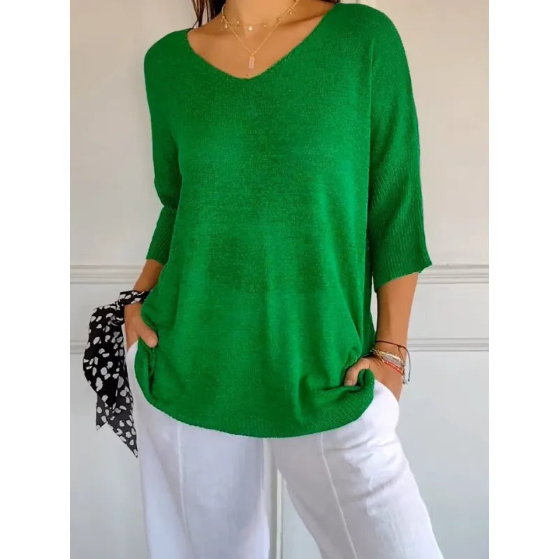 Chiara - Comfortable Women's Knitted Top with V-neck and Relaxed Fit