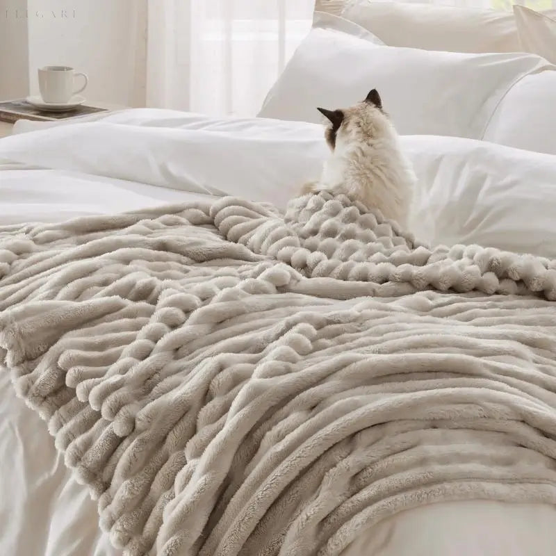 Lumora - ComfortCuddle Plush Fleece Throw Blanket Super Soft