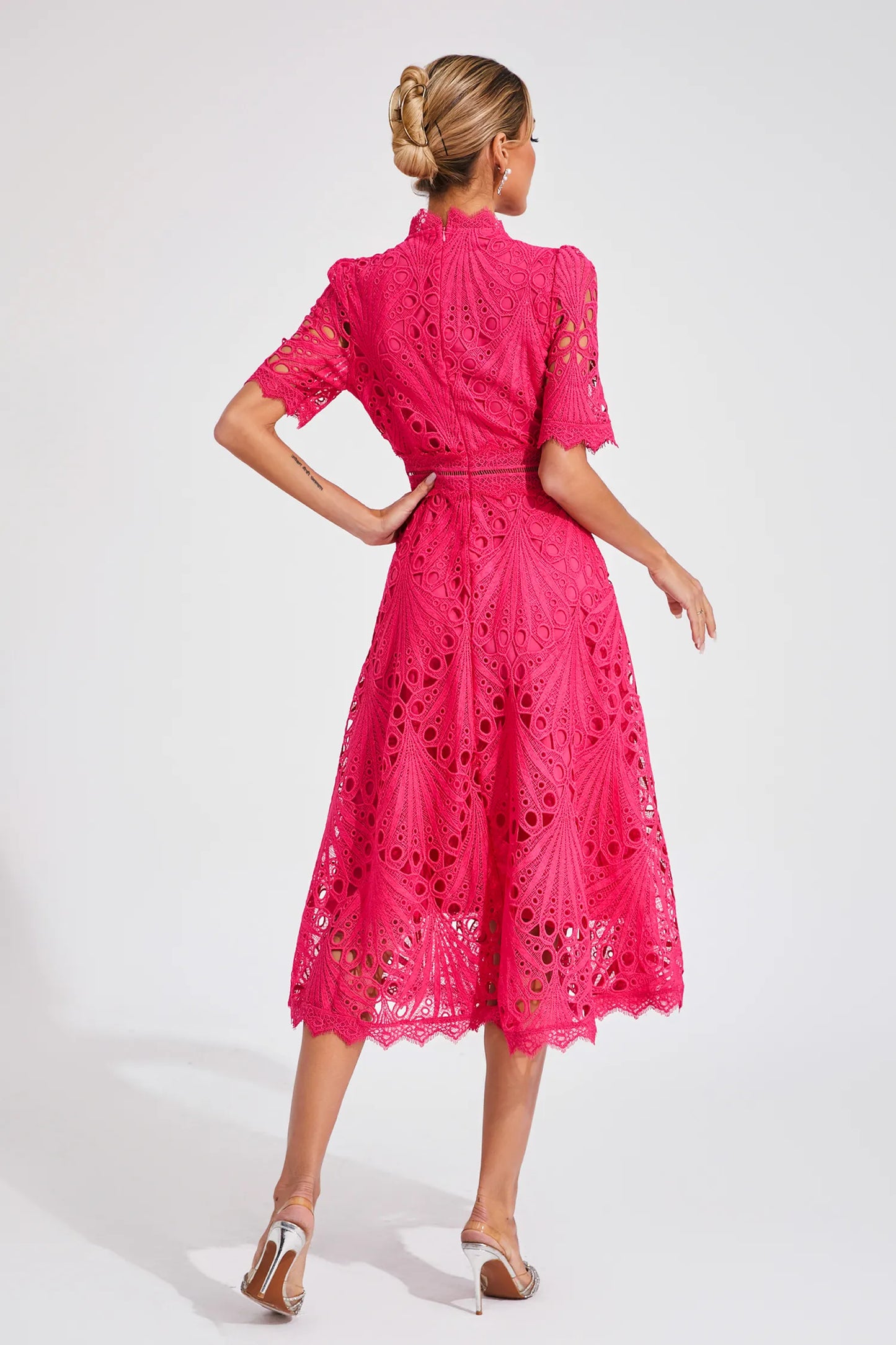 Lesley - Elegant Lace Midi Dress for Women with Flattering Silhouette