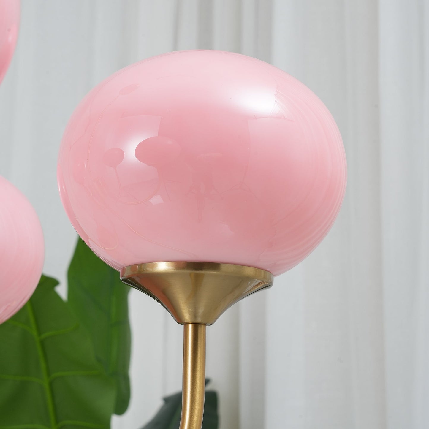 Mysten - AuroraGlow Marshmallow Chandelier Pink Glass Globes