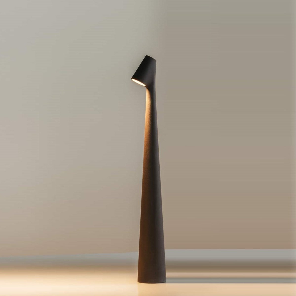 Luxscape - Minimalist Beam Lamp with Stylish Design and Flexibility
