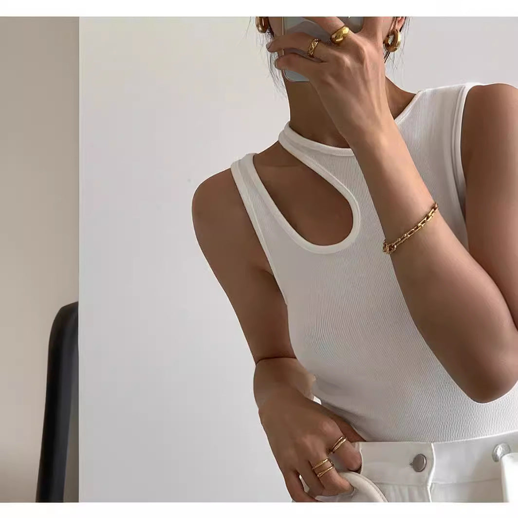 Samantha - Stylish Women's Top with Asymmetric Cut and Modern Design