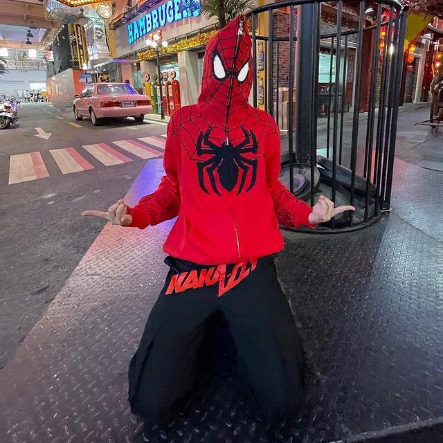 Isaiah - Stylish Spider-Man Hoodie with Practical Pockets for Comfort