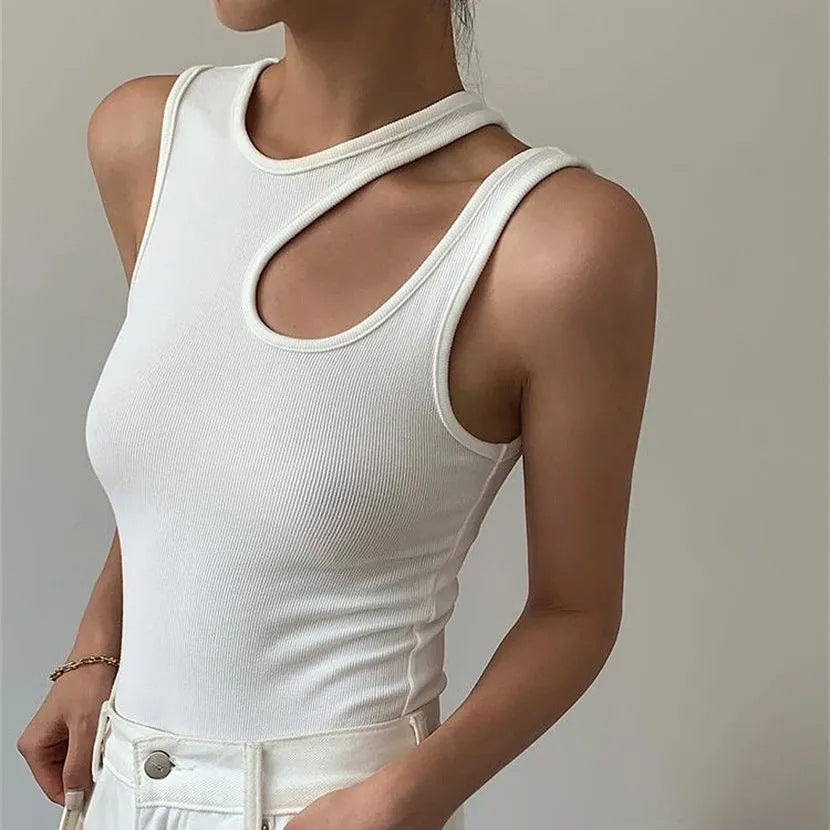 Samantha - Stylish Women's Top with Asymmetric Cut and Modern Design