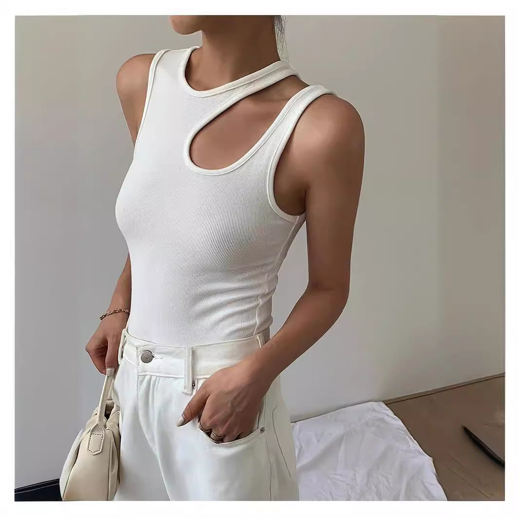 Samantha - Stylish Women's Top with Asymmetric Cut and Modern Design