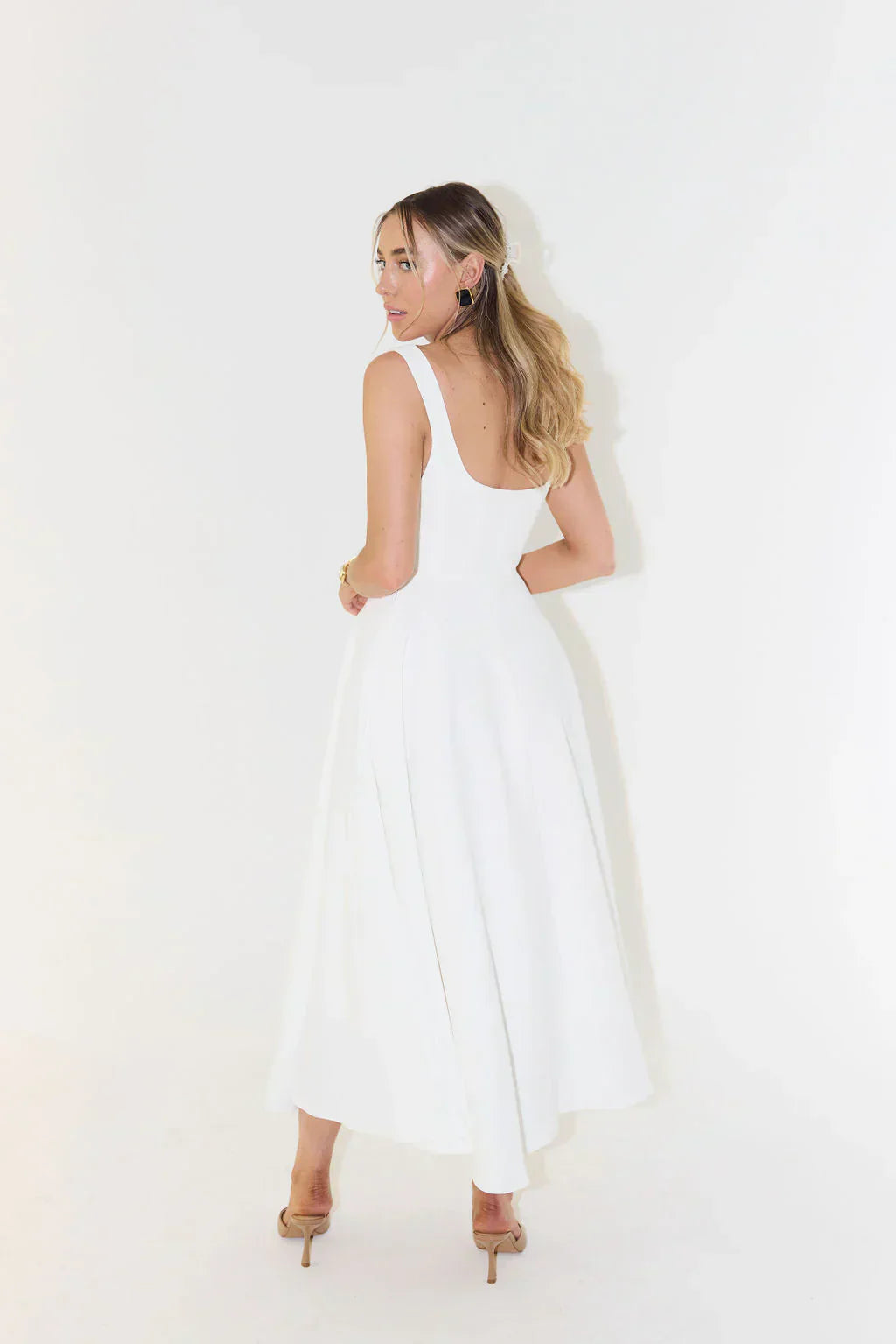 Hattie-Rae - Stylish High-Waisted Square-Neck Midi Dress for Summer Elegance