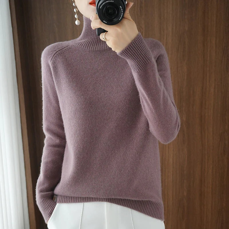 Junia - Classic Women's Turtleneck Sweater for Winter Elegance