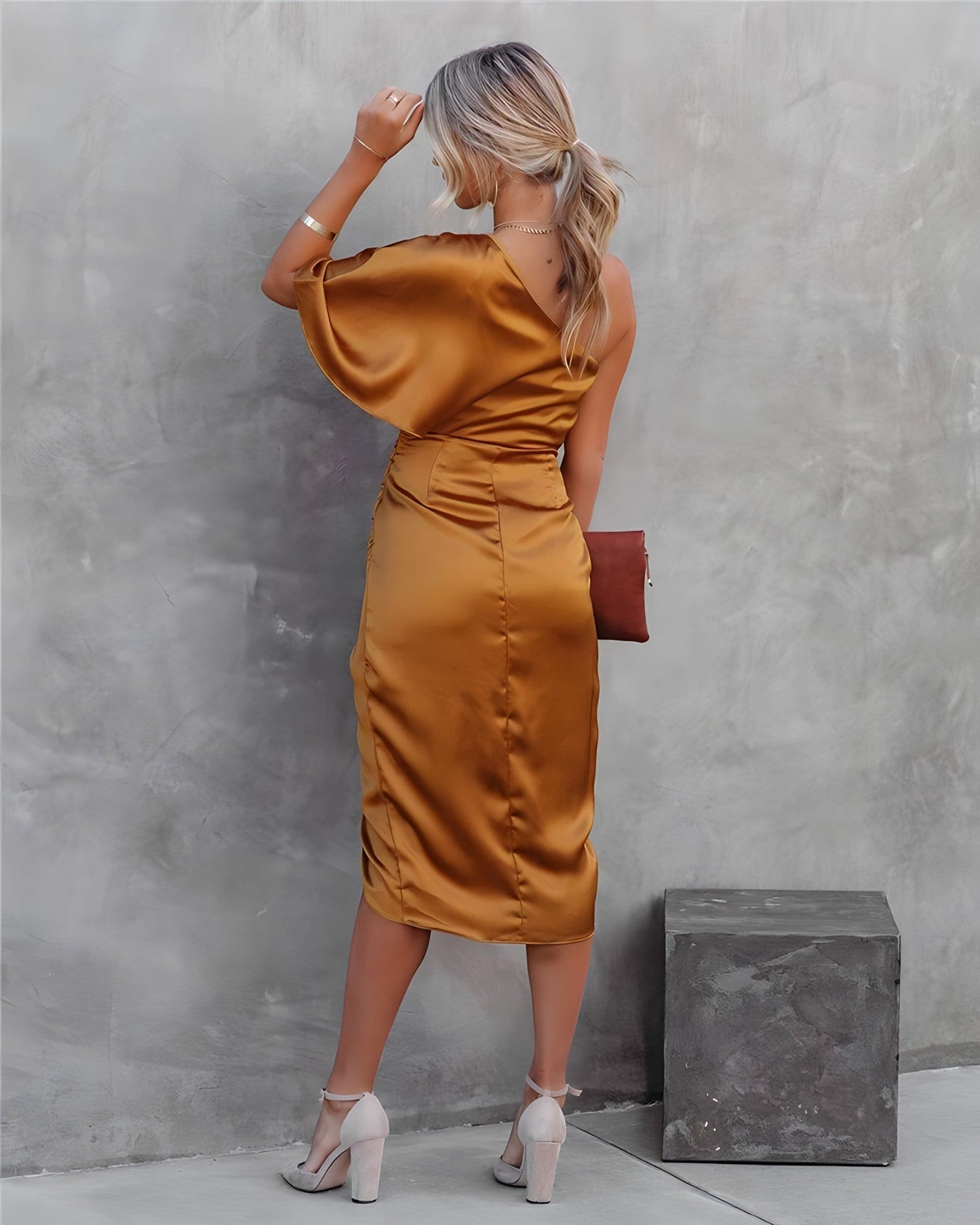 Glynnis- Women's Elegant Dress with One-Shoulder Design and Draped Style
