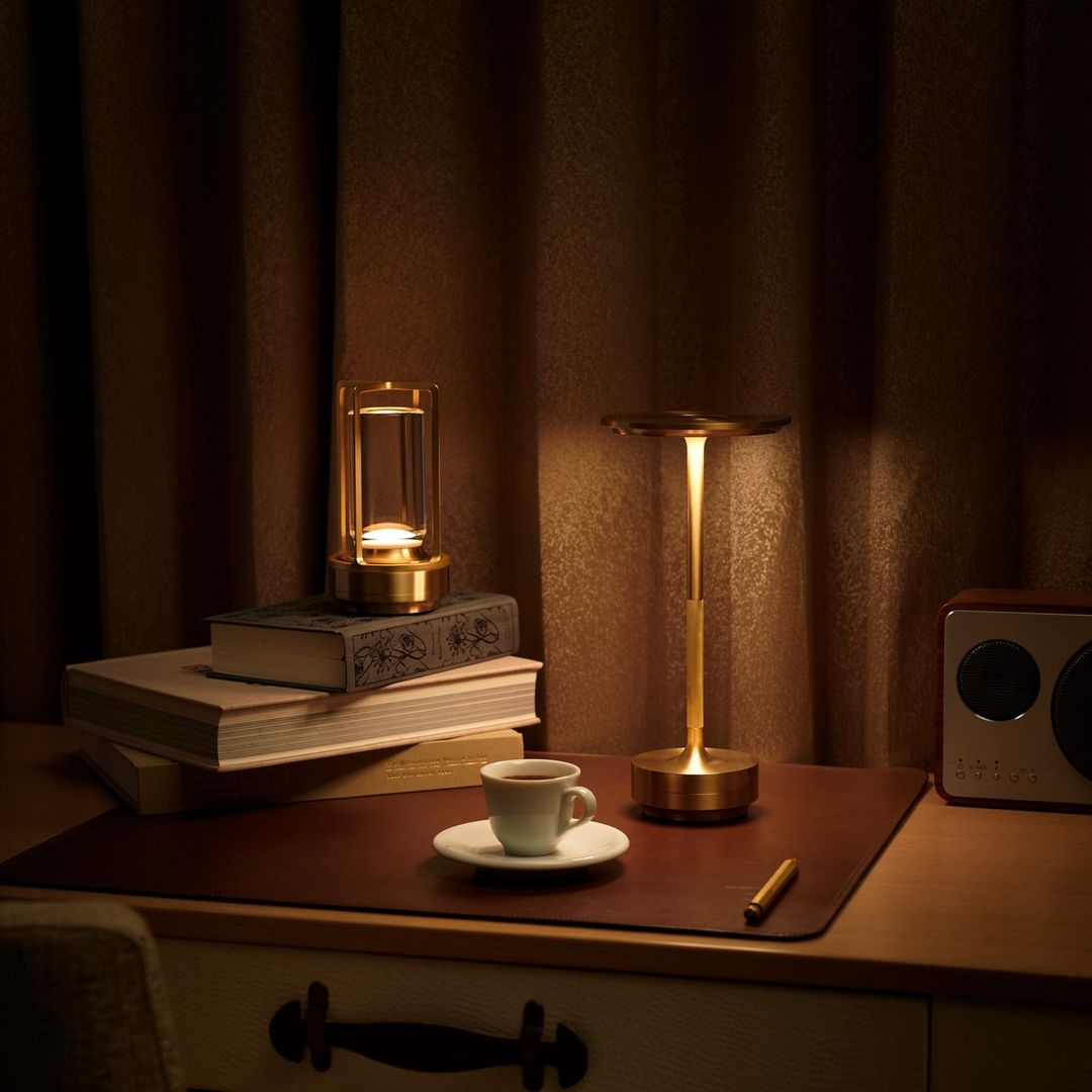 Illusora - Aurora Table Lamp With Brass Frame And Glass Shade
