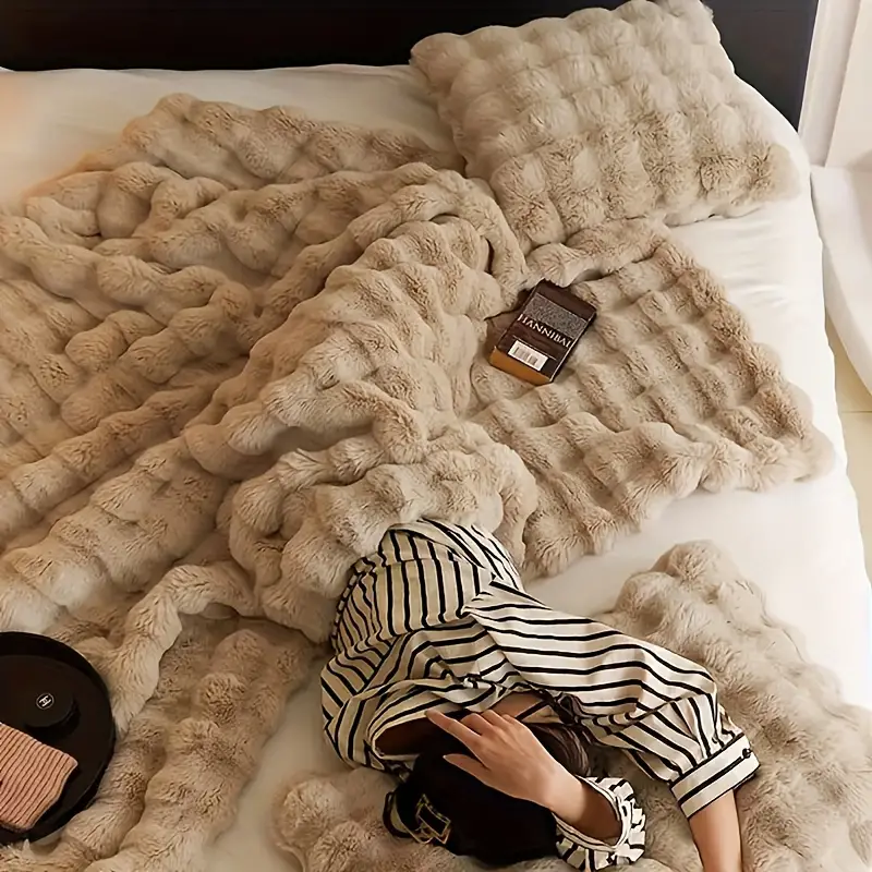 Rugora - Plush Throw Blanket With Reinforced Texture Cozy