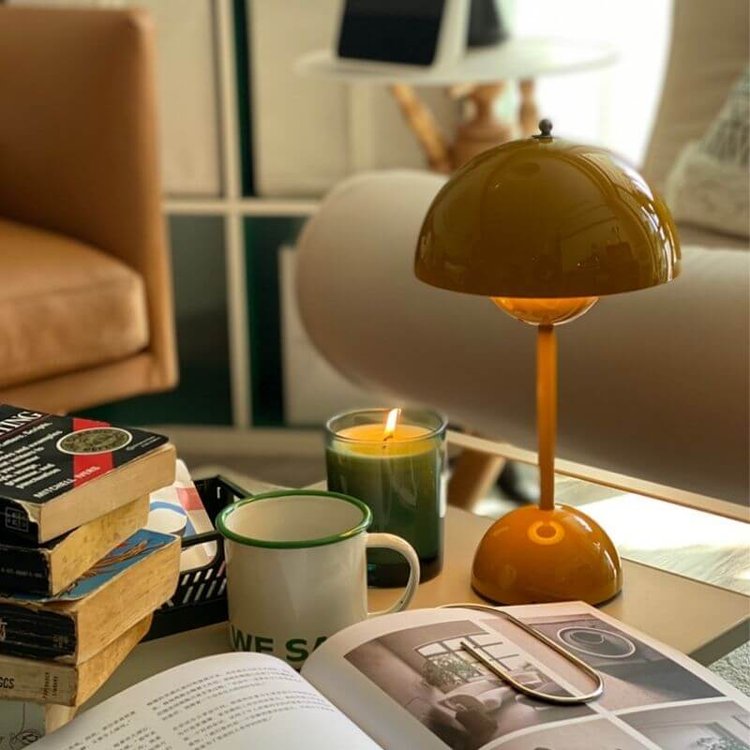 BrightGlo - LED table lamp with touch dimming and color change
