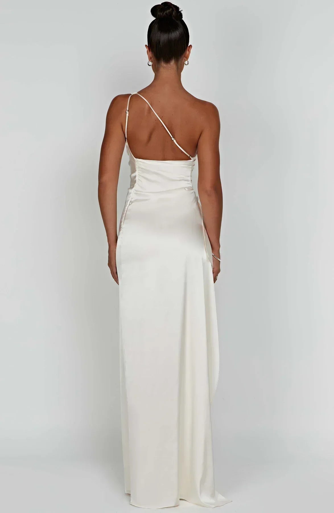 Olivianne - Elegant Pleated Satin Slit Dress with One-Shoulder Design