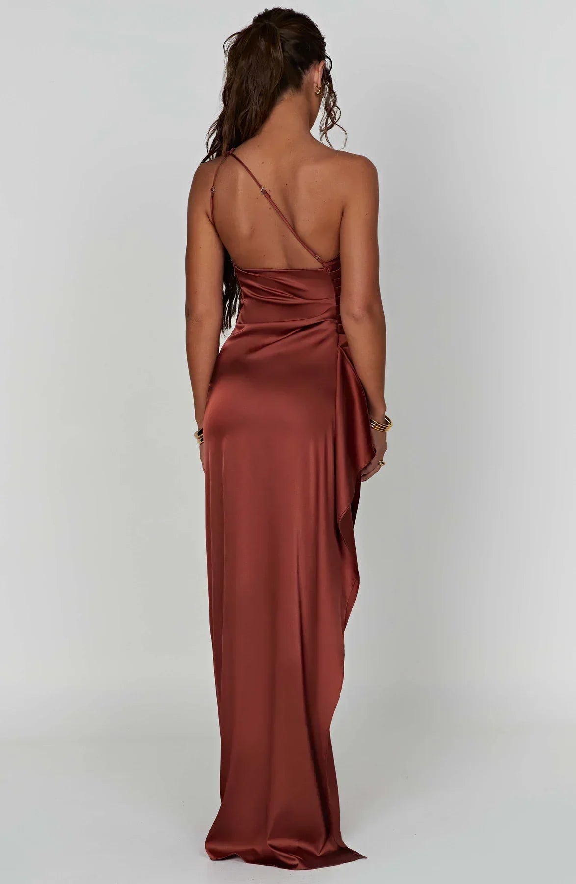 Olivianne - Elegant Pleated Satin Slit Dress with One-Shoulder Design